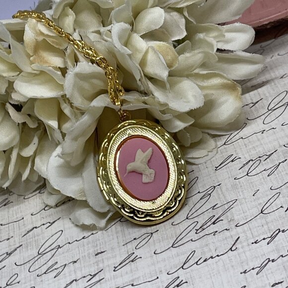Gold Memorial Jewelry Pink Hummingbird Cameo Locket Necklace Pendant Wedding - Picture 4 of 8